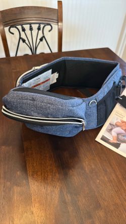 Tush Baby hands free hip carrier Denim color NWT