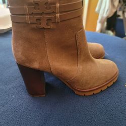 Boots Tory Burch.