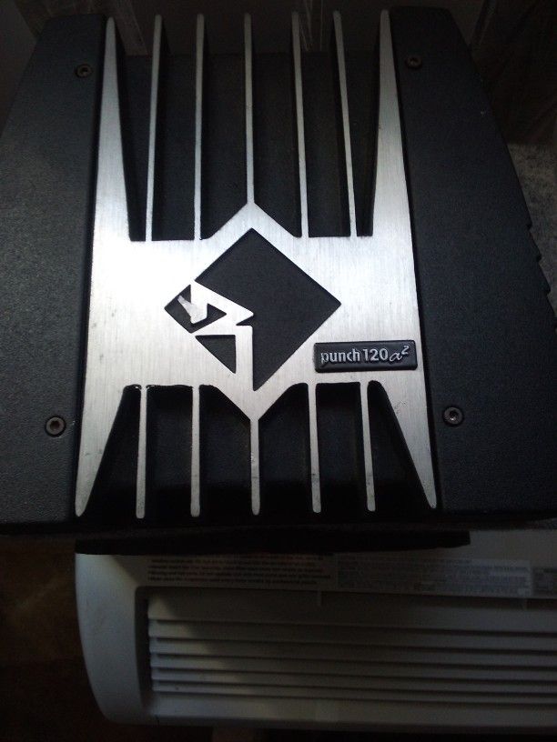 Old School Rockford Fosgate PUNCH Z Subwoofer and Rockford Fosgate PUNCH 120 az Amplifier.