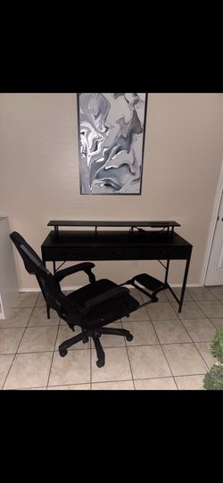 Large desk with adj. gaming chair