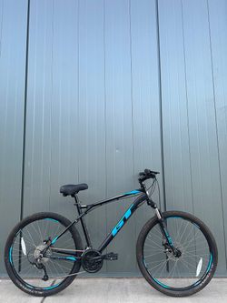 GT Aggressor Pro Mountain Bike – Large Frame - Bicycle Disc Brakes