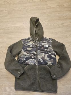 Great condition The North Face Boys' Camo Fleece Jacket - Size Large