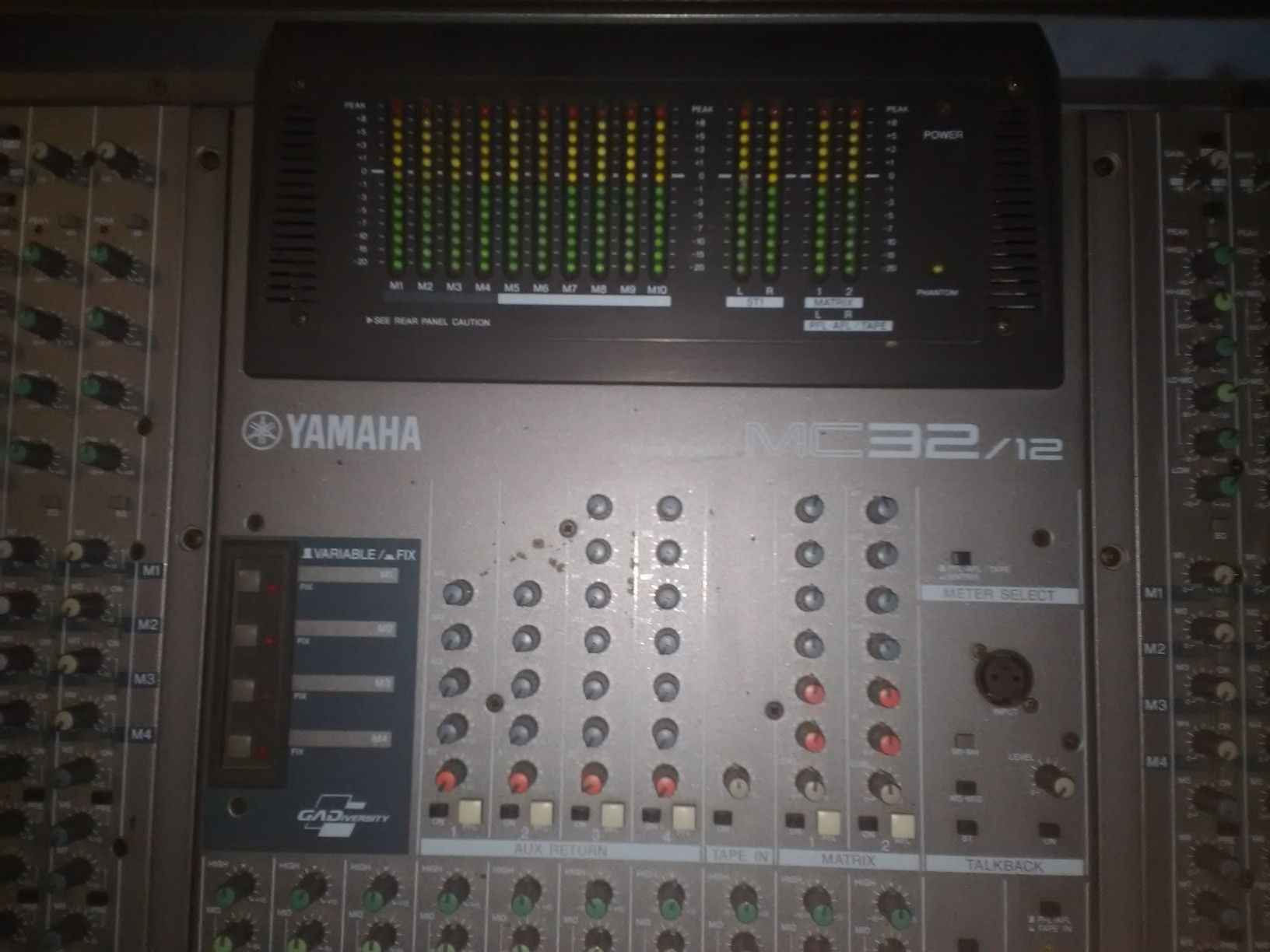 Yamaha MC32 12 Mixing Console w/Metal Case