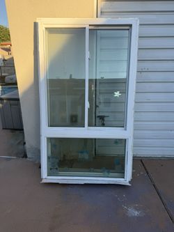 Vinyl window With Trim White