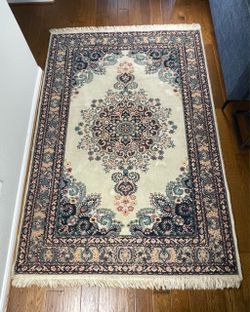 Elegant 5X8 Persian-Style Area Rug