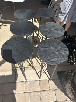 BLACK ROUND METAL BAR STOOLS