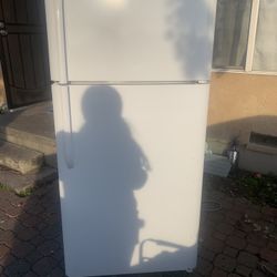 Free Fridge Don’t Cool Or Freeze 
