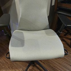 Herman Miller Embody - Graphite/White