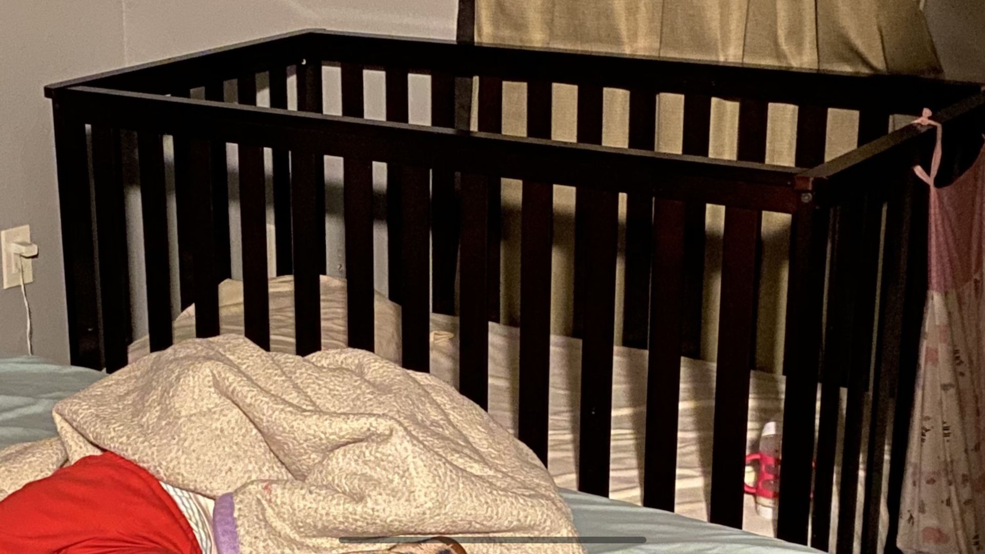 Wood Crib With Mattress