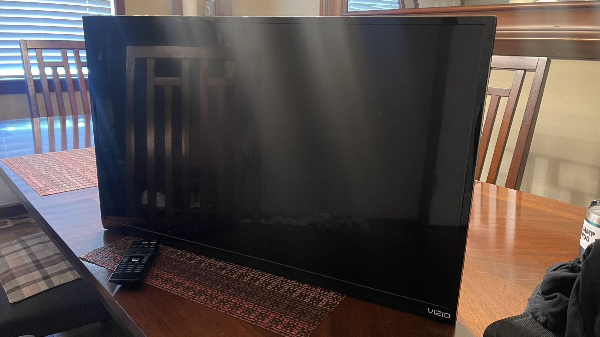 32” Vizio TV (Works) With Remote