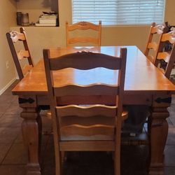 Dining Room Table Has 8 Chairs