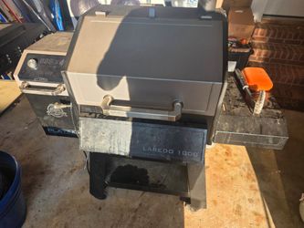 Pit Boss Platinum Laredo 1000 pellet grill and 4 burner Blackstone Griddle
