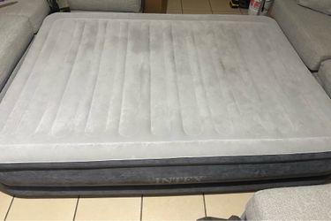Dura-Beam Deluxe Comfort-Plush Air Mattress Queen with Built-In Electric Pump