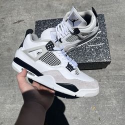 Jordan 4 Military Black (Size 10.5)