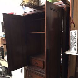 Super Nice Armoire!  Need To Sell So I Can Head Back Home! $300  Is  A Great Deal! I Really Don’t Want To Sell It But Have No Room For It ! I Wish I