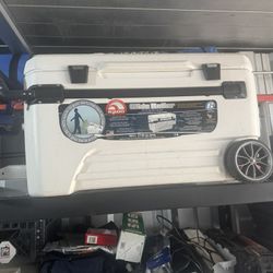 110 Qt Igloo Cooler With Wheels