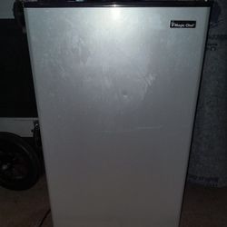 Magic Chef (HMR330SE) STAINLESS STEEL MINI-FRIDGE / FREEZER FOR SALE!!!
