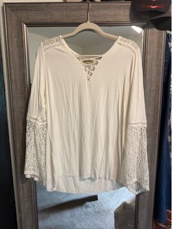 White Lace Bell Sleeve Top – Size M