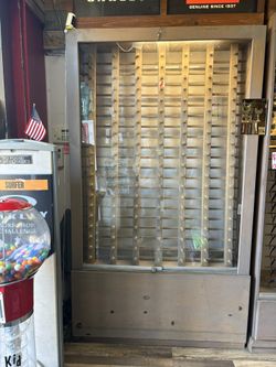 Sunglass display case