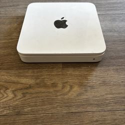 Apple Router / Storage 2 Terabyte 