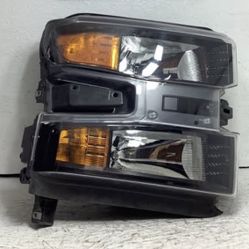 2019 2022 Chevy Silverado 1500 right headlight (1C)