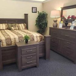 ASHLEY JUARARO 5 PCS BEDROOM SET QUEEN OR KİNG BED DRESSER NIGHTSTAND MIRROR AND CHEST WİTH İNTEREST FREE PAYMENT OPTİONS 