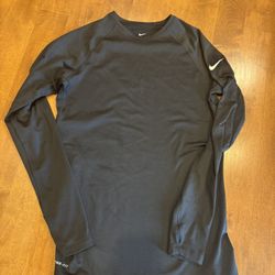 Women’s Nike Thermo fit long sleeve sweatshirt shipping available