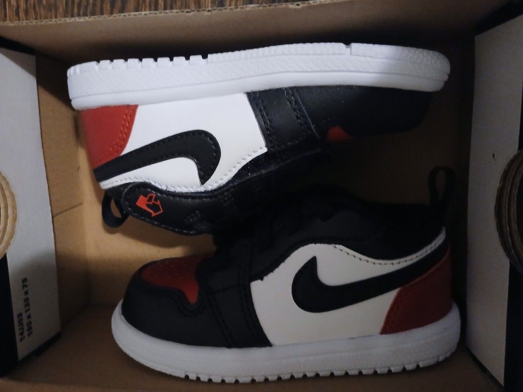 Jordan 1 (Kids) Size 6