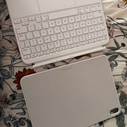 Apple iPad Case With Keyboard 