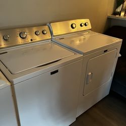 Maytag  Washer & Dryer set like new  Delivery & Instalation  available  Works great