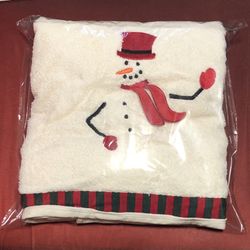 Santens MACY’S HOME “INVISIBLE SNOWMAN”  Red/Green cotton Bath Towel