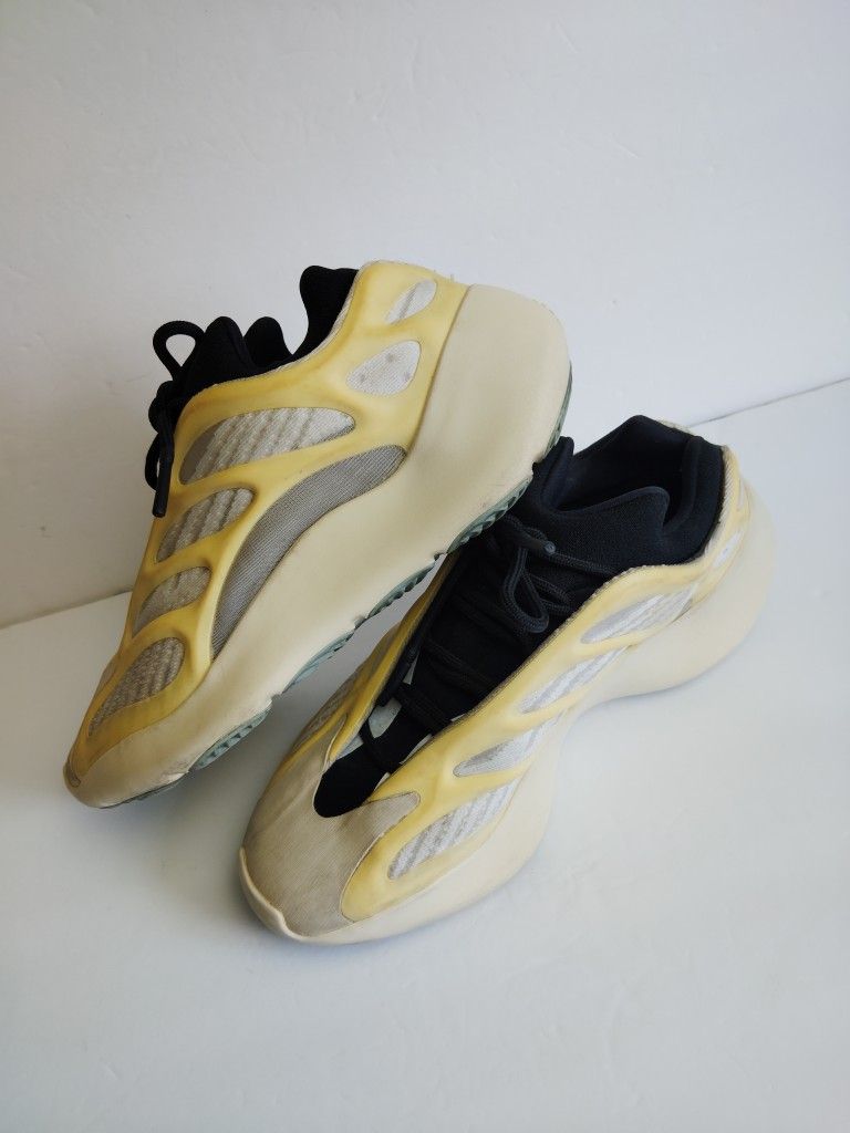 Adidas Yeezy 700 V3 Azael Mens Size FW4980 Glow in the Dark