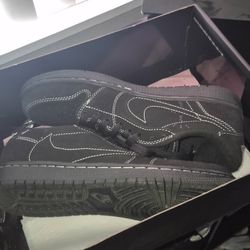 Travis Scott Black Phatoms 