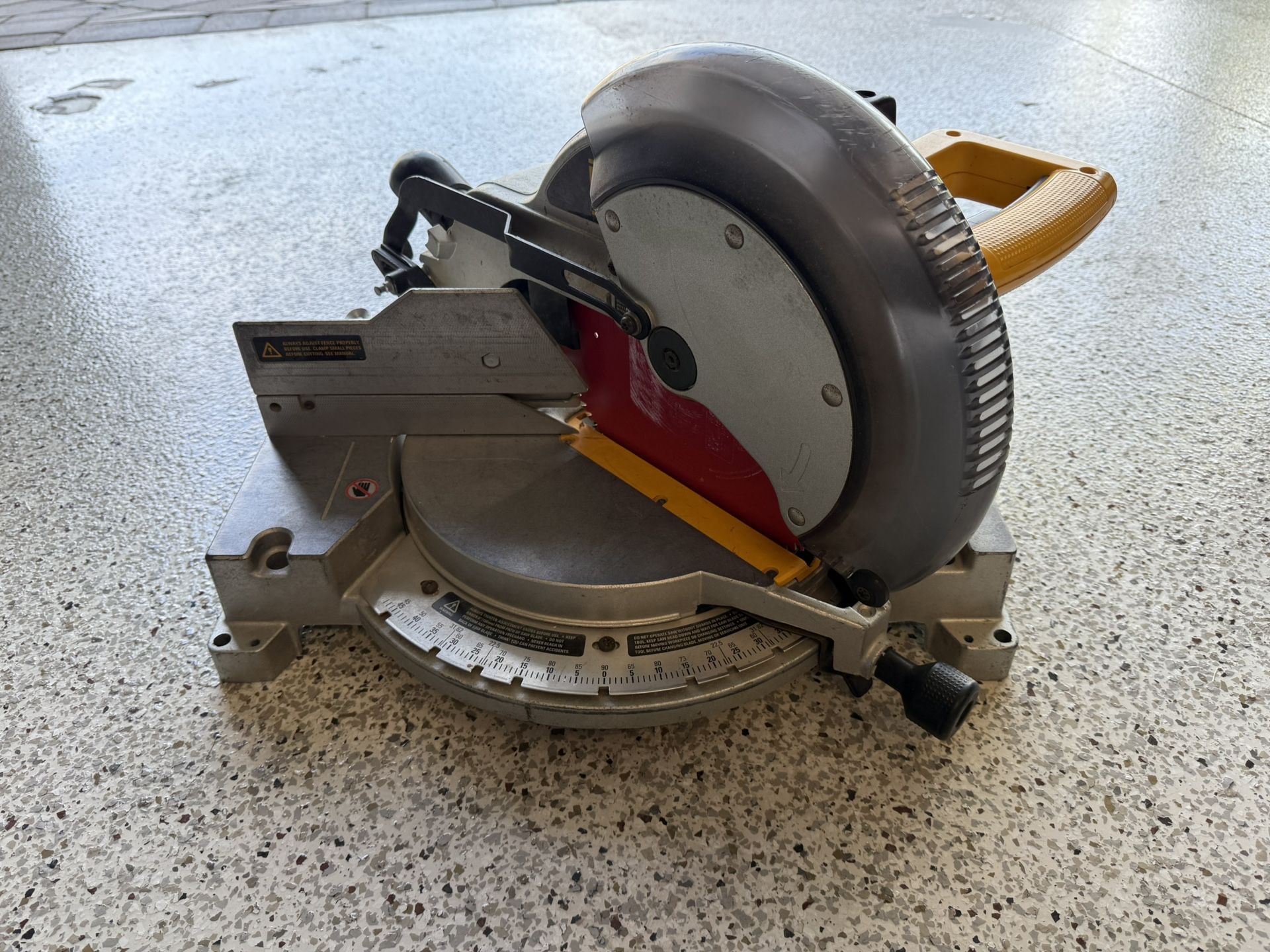 Dewalt 12” Compound Miter Saw