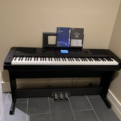 Yamaha DGX-660 piano