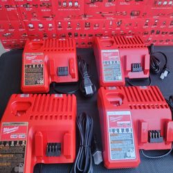 MILWAUKEE M12/M18 12-VOLT/18-VOLT LITHIUM-ION MULTI-VOLTAGE BATTERY CHARGER