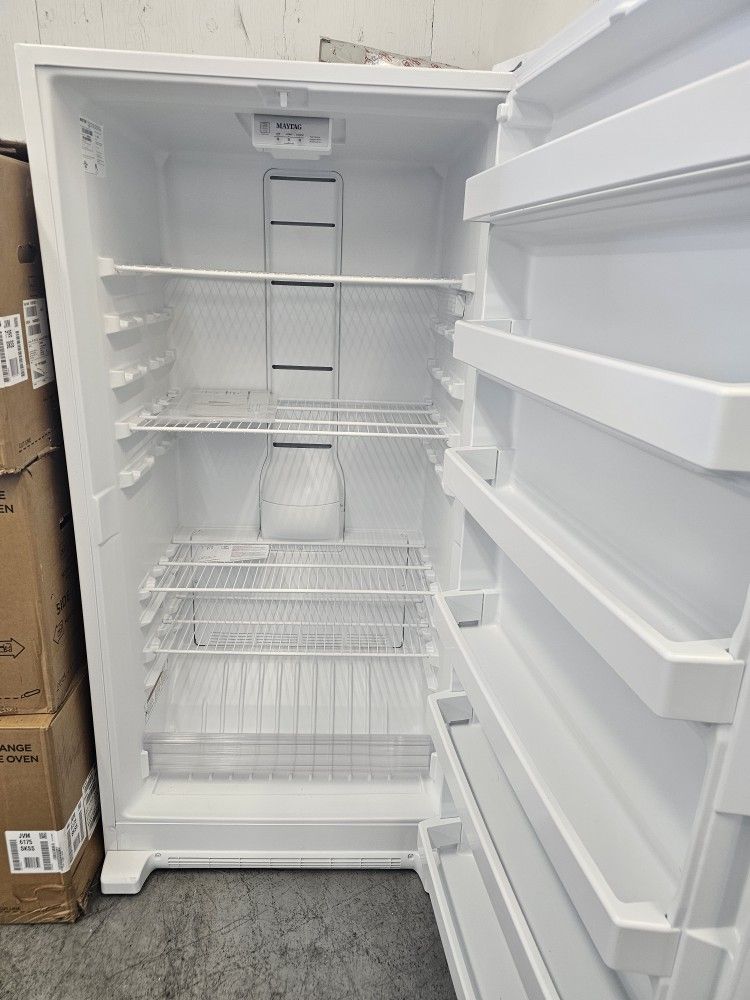 Maytag Upright Freezer 19.7 Cu.ft Frost Free for Sale in Las Vegas, NV