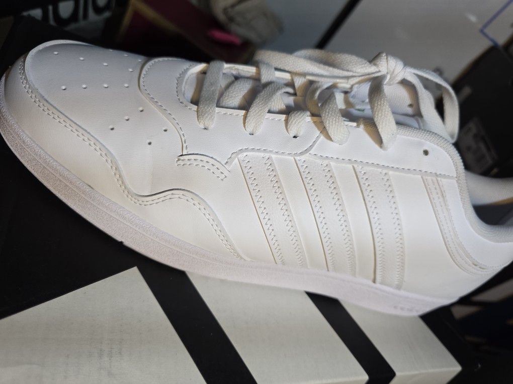 adidas FTWWHT/CBLACK Unisex Hoops 4.0 FTWR whiteFtwr Core 13 US, White/White/Wide Men