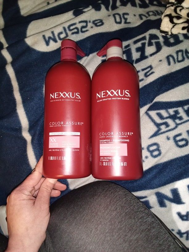Set Nexxus Color Assure Shampoo and Conditioner