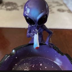 Funny Alien Smoking Ash Tray Purple Brand New