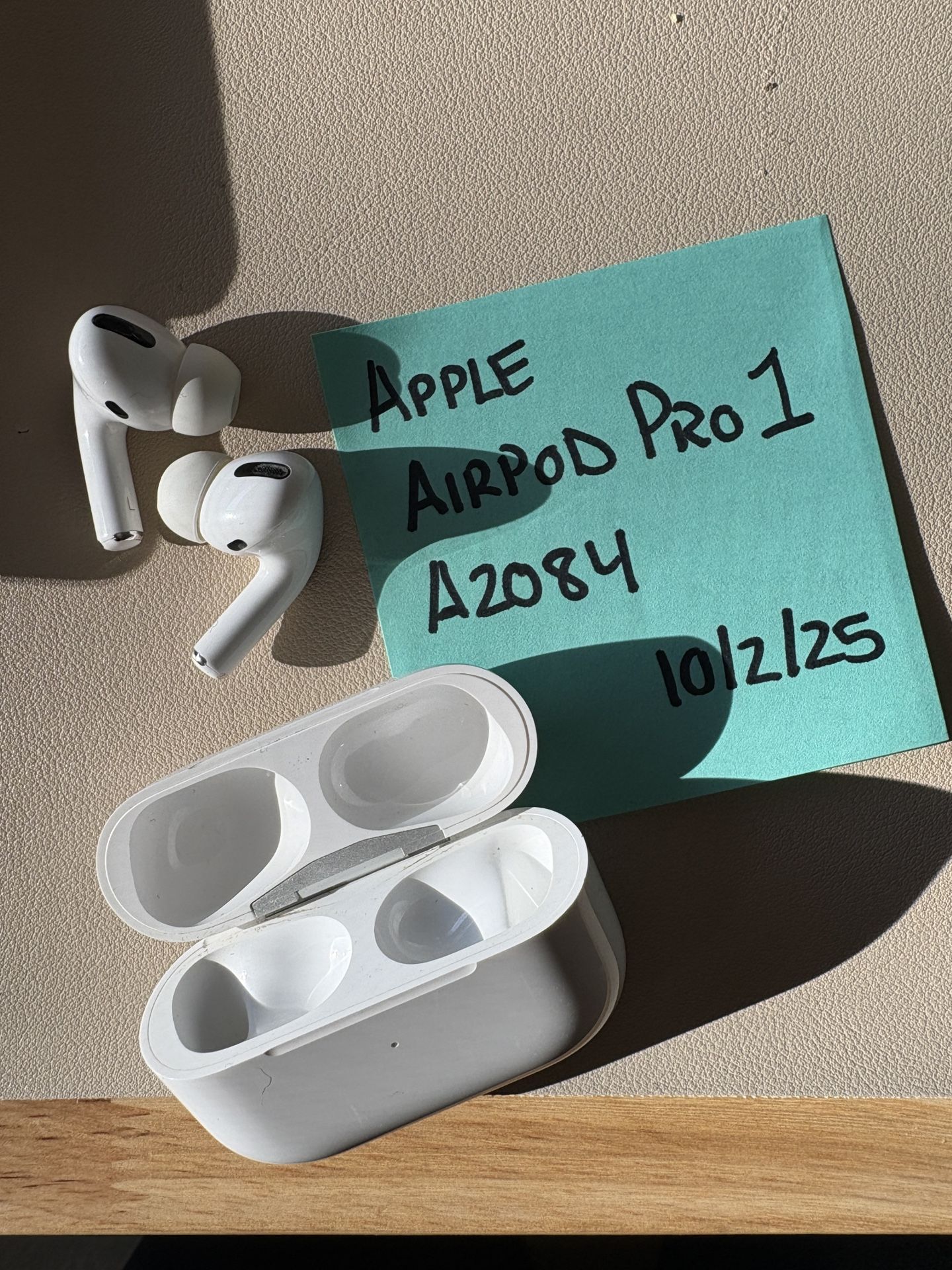 Apple AirPods Pro 1 With Wireless Charging