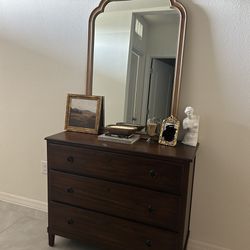 Dresser/mirror $100