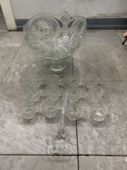 VINTAGE MCKEE GLASS CO. PUNCH SET