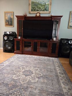 Entertainment center