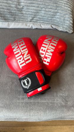 16oz Boxing Gloves (Triumph United)