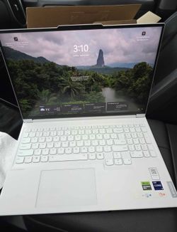 Lenovo Legion 7i (2024) 16" 240Hz Gaming Laptop - Intel Core 14th Gen core 19 32GB RAM - NVIDIA 4070