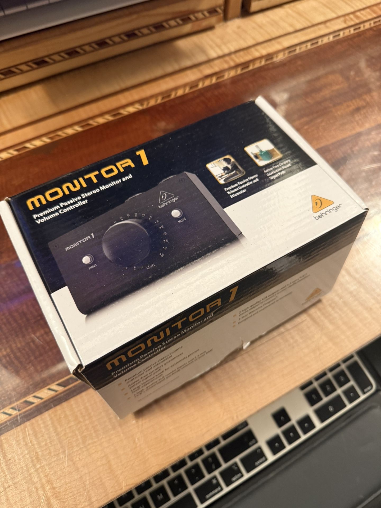 Behringer XLR Selector And passive Volume Control