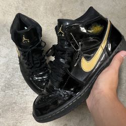 Jordan 1 “Metallic Gold”