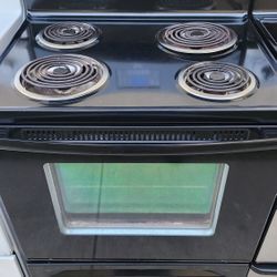 Preciosa Estufa Electrica Whirlpool Luz 220V Seminueva Lista Para Usar Super Limpia Trabaja Muy Bien Los Cuatro Quemadores Y El Horno $150