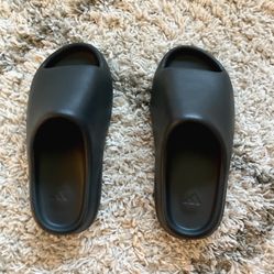 Onyx Yeezy Slides BRAND NEW